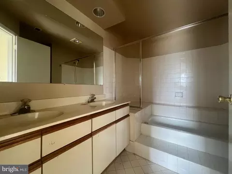 Bath - 13701 Modrad Way #9C-13, Silver Spring, MD 20904 photo 1 of 4