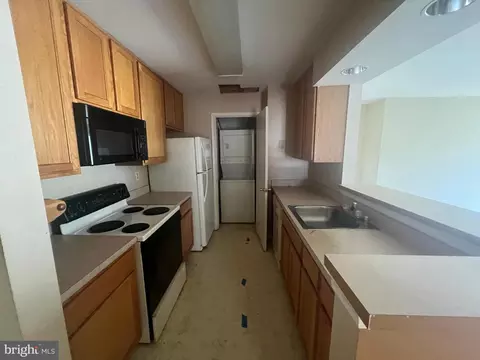 Kitchen - 13701 Modrad Way #9C-13, Silver Spring, MD 20904 photo 4 of 6