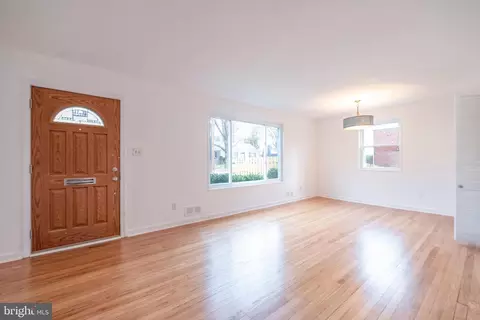 Entry Way - 11528 Soward Dr, Silver Spring, MD 20902 photo 2 of 4