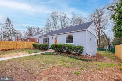 Exterior - 11528 Soward Dr, Silver Spring, MD 20902 photo 2 of 4