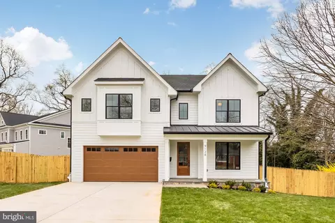 9128 Le Velle Dr, Chevy Chase, MD 20815