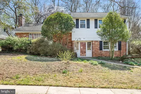 9815 Belhaven Rd, Bethesda, MD 20817