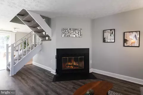 1115 Sandy Hollow Ct, Silver Spring, MD 20905 photo 2