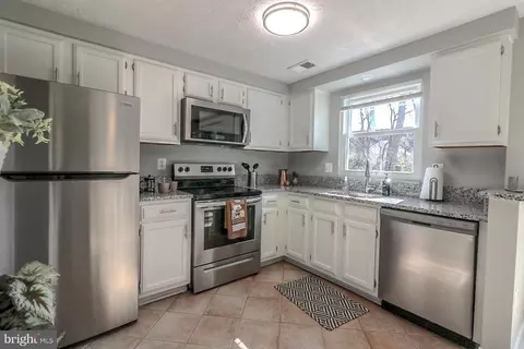 1115 Sandy Hollow Ct, Silver Spring, MD 20905 photo 6