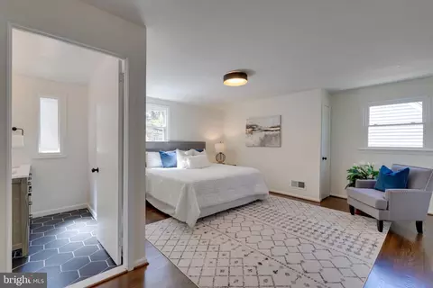 Bedroom - 214 Dale Dr, Silver Spring, MD 20910 photo 5 of 5