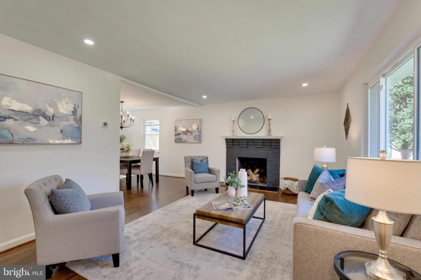 Living - 214 Dale Dr, Silver Spring, MD 20910 photo 2 of 8