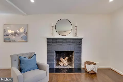 Living - 214 Dale Dr, Silver Spring, MD 20910 photo 4 of 8