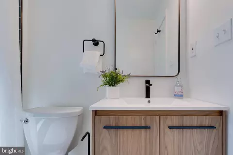 Bath - 214 Dale Dr, Silver Spring, MD 20910 photo 2 of 6