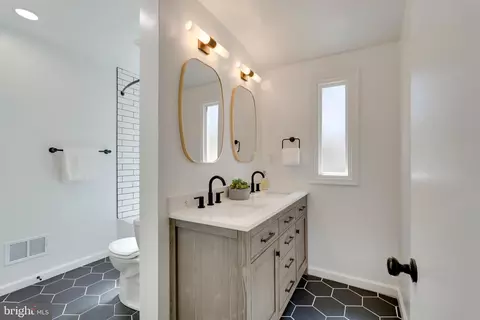 Bath - 214 Dale Dr, Silver Spring, MD 20910 photo 3 of 6
