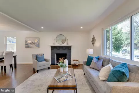 Living - 214 Dale Dr, Silver Spring, MD 20910 photo 3 of 8