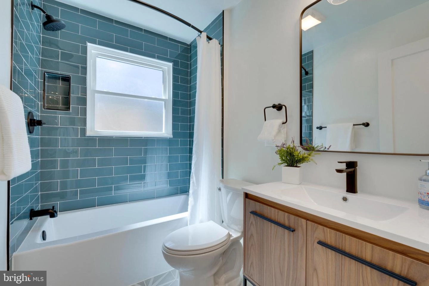 Bath - 214 Dale Dr, Silver Spring, MD 20910 photo 1 of 6