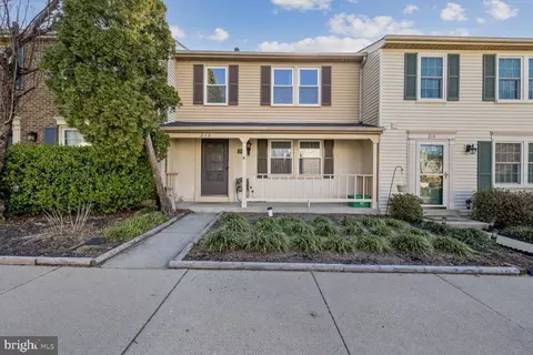 212 Whitcliff Ct, Gaithersburg, MD 20878