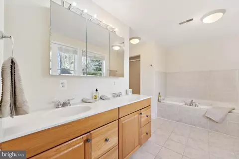 Bath - 12308 Remington Dr, Silver Spring, MD 20902 photo 2 of 7