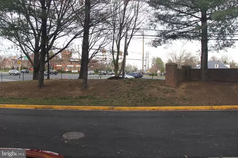Exterior - 2102 Elm Tree Ln, Silver Spring, MD 20906 photo 6 of 6