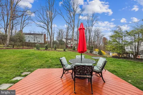 Exterior - 8500 Fox Run, Potomac, MD 20854 photo 2 of 13