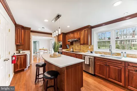 Kitchen - 8500 Fox Run, Potomac, MD 20854 photo 4 of 6