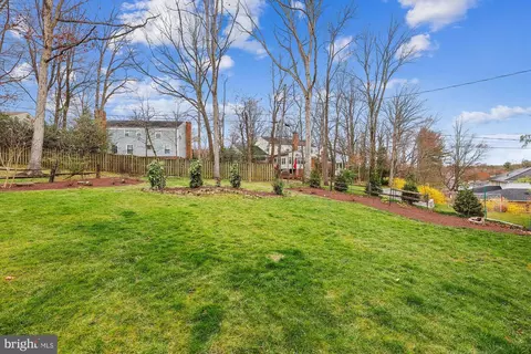 Exterior - 8500 Fox Run, Potomac, MD 20854 photo 13 of 13