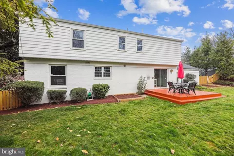 Exterior - 8500 Fox Run, Potomac, MD 20854 photo 8 of 13