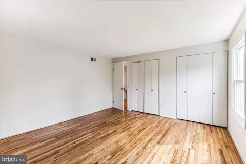 Bedroom - 8500 Fox Run, Potomac, MD 20854 photo 6 of 7