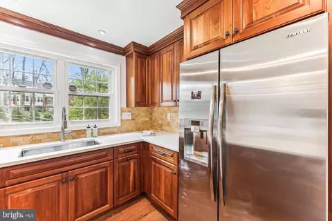 Kitchen - 8500 Fox Run, Potomac, MD 20854 photo 5 of 6