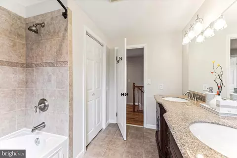 Bath - 8500 Fox Run, Potomac, MD 20854 photo 4 of 7