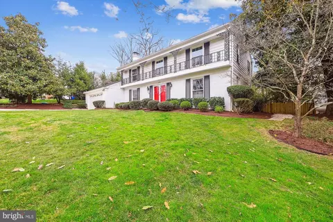 Exterior - 8500 Fox Run, Potomac, MD 20854 photo 6 of 13