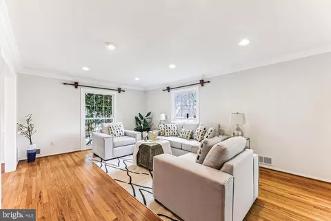 Living - 8500 Fox Run, Potomac, MD 20854 photo 1 of 4