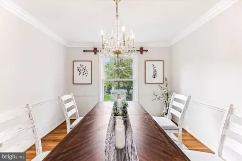 Dining - 8500 Fox Run, Potomac, MD 20854 photo 4 of 6