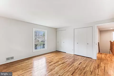 Bedroom - 8500 Fox Run, Potomac, MD 20854 photo 5 of 7