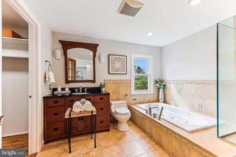 Bath - 8500 Fox Run, Potomac, MD 20854 photo 1 of 7