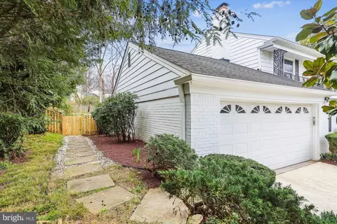 Exterior - 8500 Fox Run, Potomac, MD 20854 photo 10 of 13