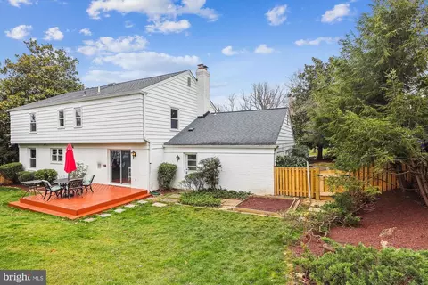 Exterior - 8500 Fox Run, Potomac, MD 20854 photo 9 of 13