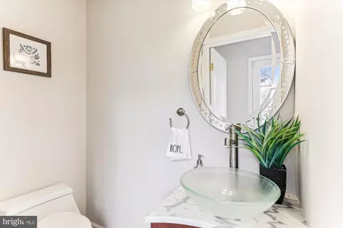 Bath - 8500 Fox Run, Potomac, MD 20854 photo 7 of 7
