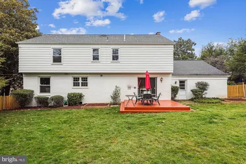 Exterior - 8500 Fox Run, Potomac, MD 20854 photo 7 of 13