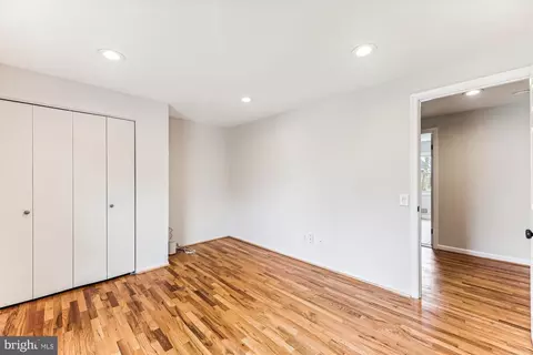 Bedroom - 8500 Fox Run, Potomac, MD 20854 photo 4 of 7