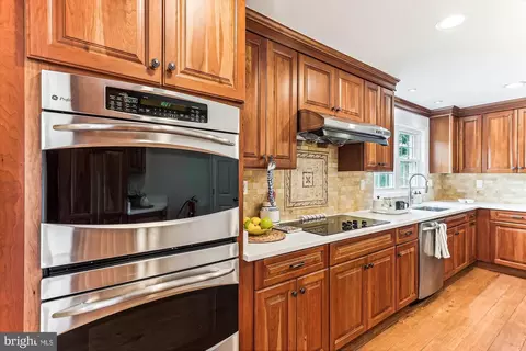 Kitchen - 8500 Fox Run, Potomac, MD 20854 photo 1 of 6