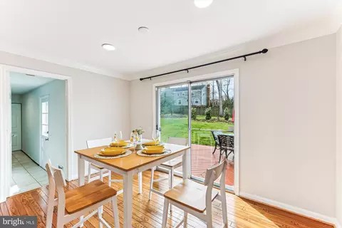 Dining - 8500 Fox Run, Potomac, MD 20854 photo 1 of 6
