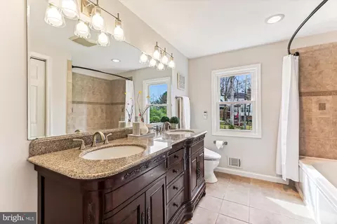 Bath - 8500 Fox Run, Potomac, MD 20854 photo 3 of 7