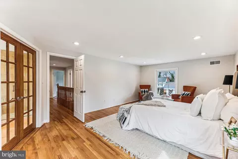 Bedroom - 8500 Fox Run, Potomac, MD 20854 photo 2 of 7