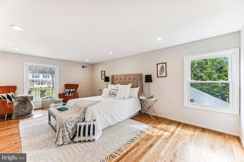 Bedroom - 8500 Fox Run, Potomac, MD 20854 photo 1 of 7
