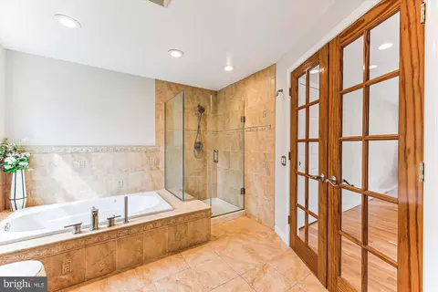 Bath - 8500 Fox Run, Potomac, MD 20854 photo 2 of 7