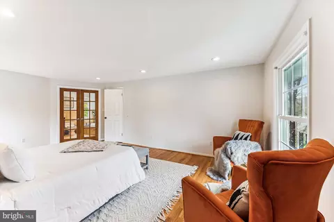 Bedroom - 8500 Fox Run, Potomac, MD 20854 photo 3 of 7