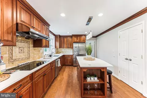 Kitchen - 8500 Fox Run, Potomac, MD 20854 photo 2 of 6