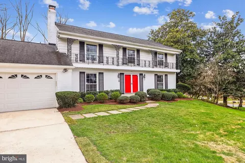 Exterior - 8500 Fox Run, Potomac, MD 20854 photo 5 of 13