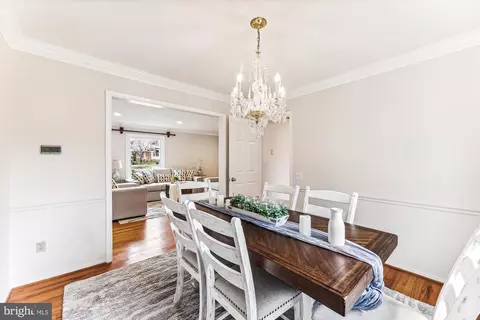 Dining - 8500 Fox Run, Potomac, MD 20854 photo 5 of 6