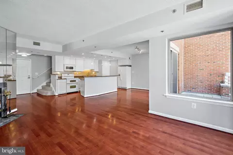 22 Courthouse Sq #416, Rockville, MD 20850