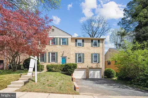 9407 Wildoak Dr, Bethesda, MD 20814