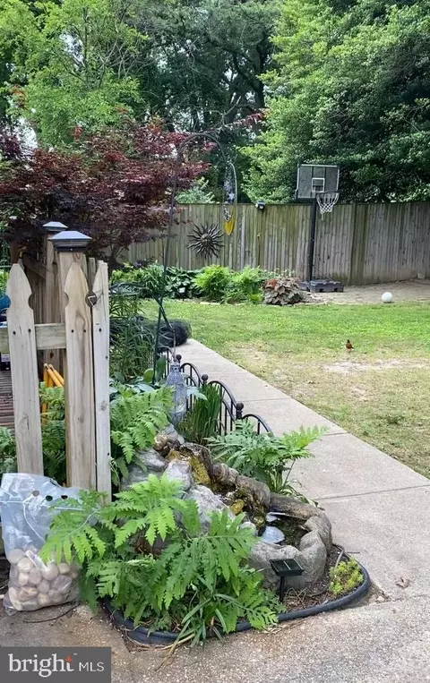 Exterior - 610 Forest Glen Rd, Silver Spring, MD 20901 photo 7 of 12