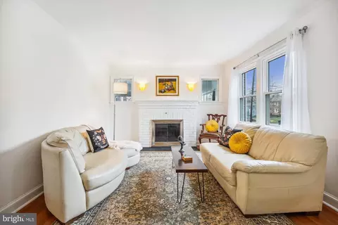 Living - 610 Forest Glen Rd, Silver Spring, MD 20901 photo 1 of 5