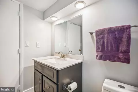 Bath - 610 Forest Glen Rd, Silver Spring, MD 20901 photo 3 of 4